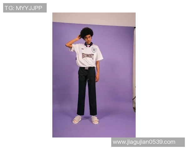 足球明星夏季休闲短袖时尚搭配图片欣赏与潮流趋势分析 足球明星夏季休闲短袖时尚搭配图片欣赏与潮流趋势分析