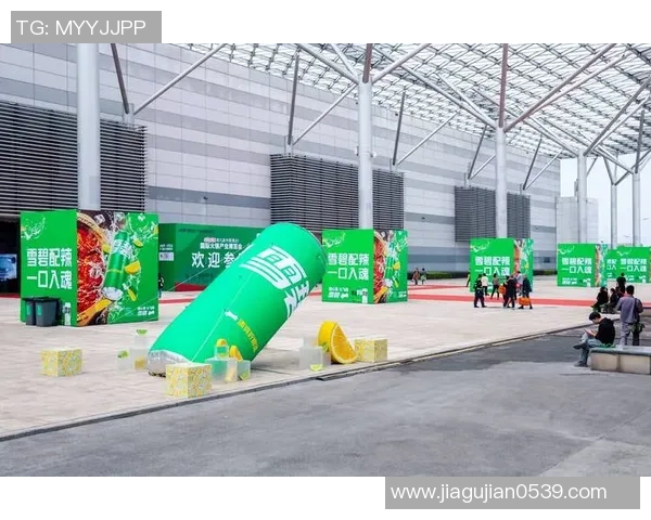 足球明星携手雪碧展现激情与活力引领年轻潮流新风尚 足球明星携手雪碧展现激情与活力引领年轻潮流新风尚